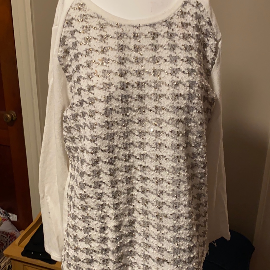 Ladies Sweater Silver And Gold Print